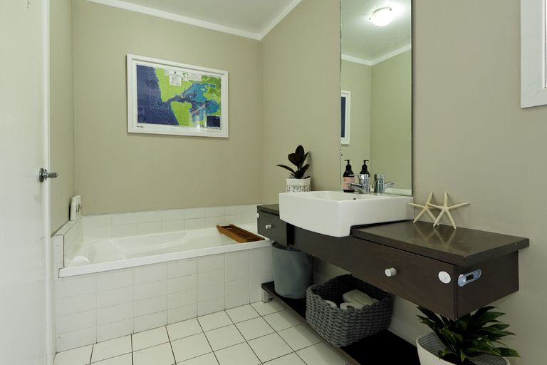 Photo of property in 30 Atkinson Road, Titirangi, Auckland, 0604