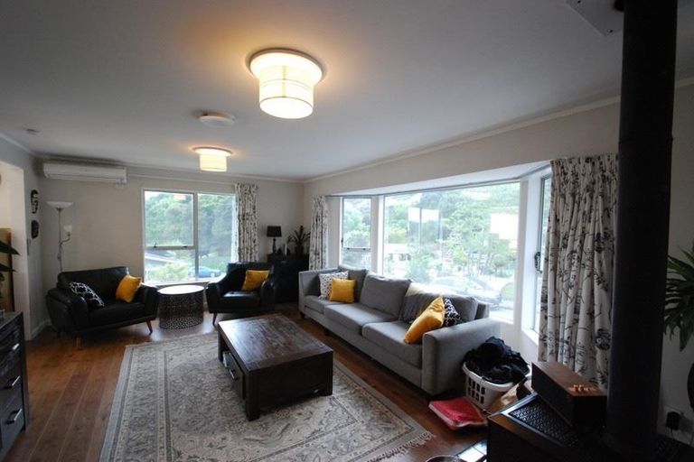 Photo of property in 18 Yarrow Place, Papakowhai, Porirua, 5024