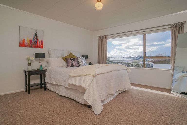 Photo of property in 2/9 Lancaster Road, Beach Haven, Auckland, 0626