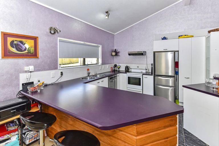 Photo of property in 17 Gleneagles Grove, Wattle Downs, Auckland, 2103