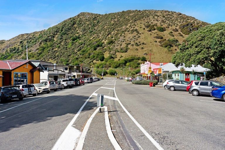 Photo of property in 17 Beach Road, Paekakariki, 5034