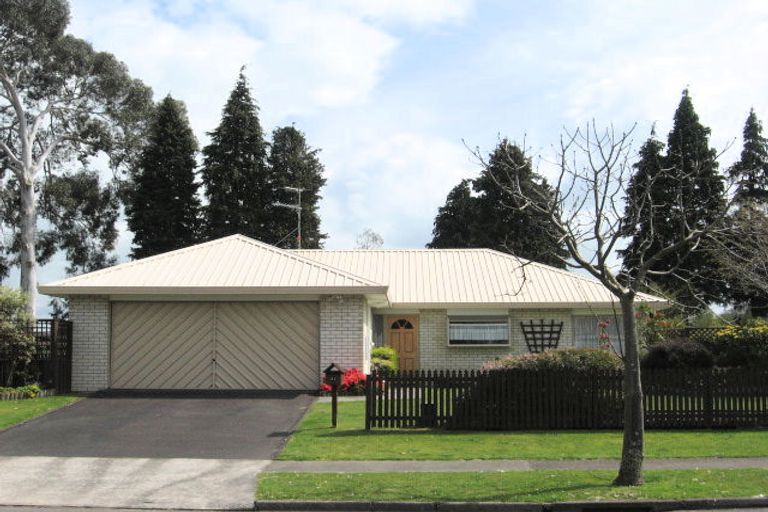 Photo of property in 31 Aquarius Drive, Kawaha Point, Rotorua, 3010