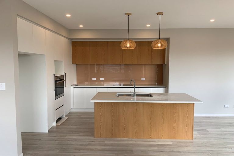 Photo of property in 16 Springhill Lane, Sunnyvale, Auckland, 0612