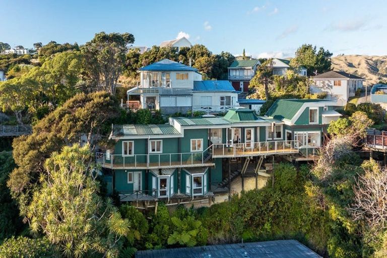 Photo of property in 29 The Track, Plimmerton, Porirua, 5026