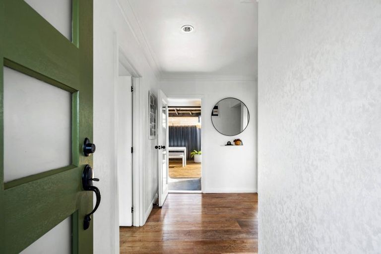 Photo of property in 15 Puketapu Road, Taradale, Napier, 4112