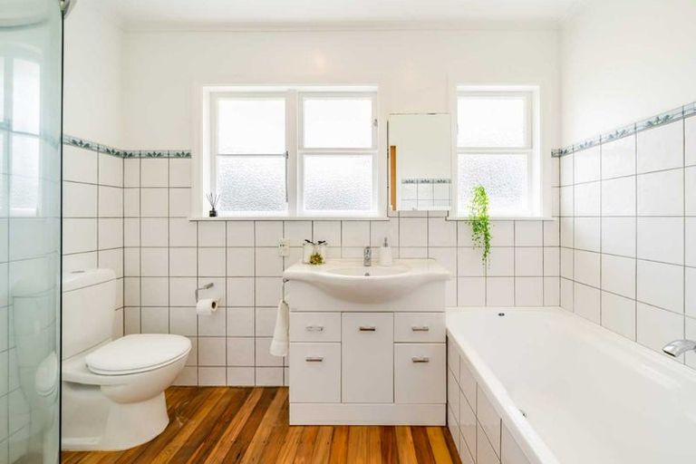 Photo of property in 28 Kashmir Avenue, Clouston Park, Upper Hutt, 5018