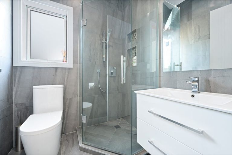 Photo of property in 129 Riverpark Crescent, Henderson, Auckland, 0610