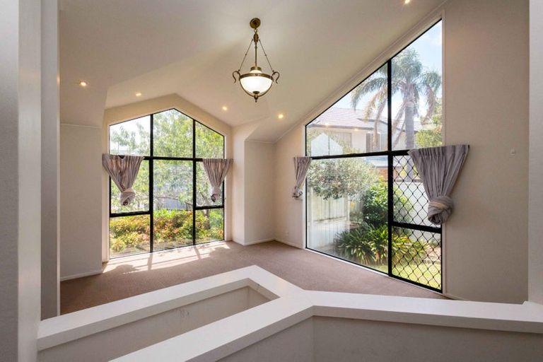 Photo of property in 20 Gillard Place, Eastern Beach, Auckland, 2012