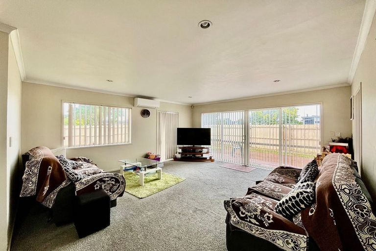 Photo of property in 1 Ranchod Terrace, Pukekohe, 2120
