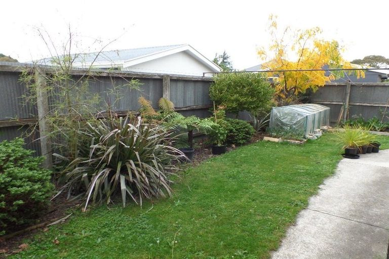 Photo of property in 17 Mckellar Place, Hornby, Christchurch, 8042