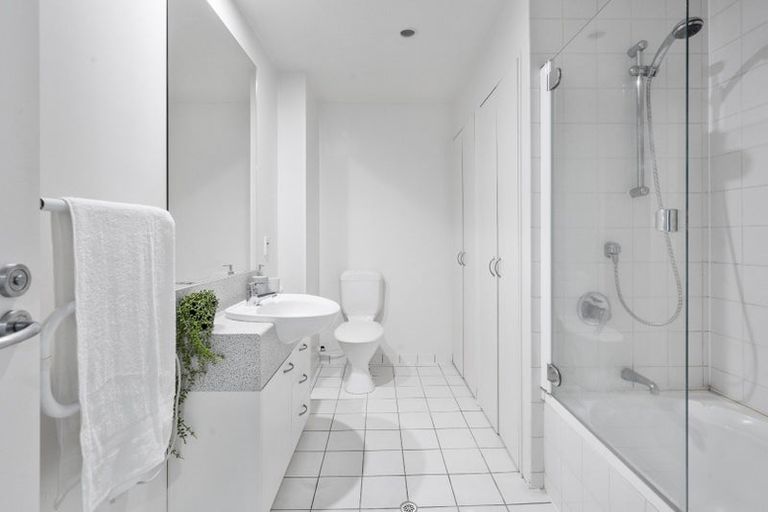 Photo of property in Terrace Heights Apartments, 3c/163 The Terrace, Wellington Central, Wellington, 6011