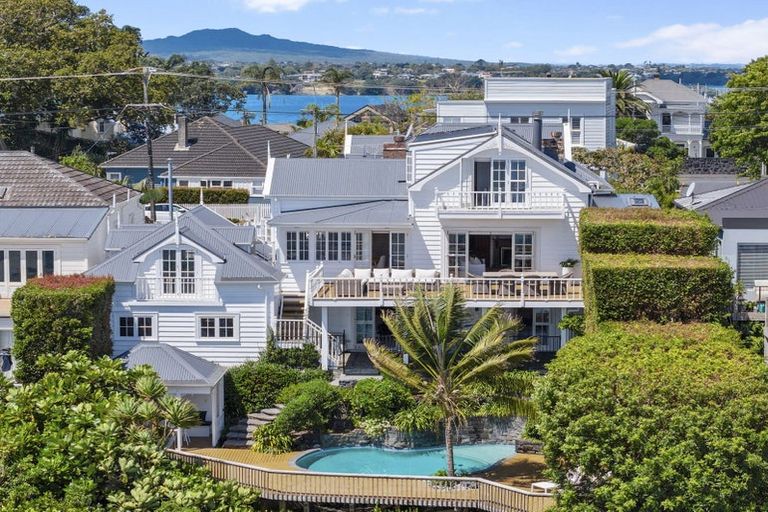 Photo of property in 56 Queen Street, Northcote Point, Auckland, 0627