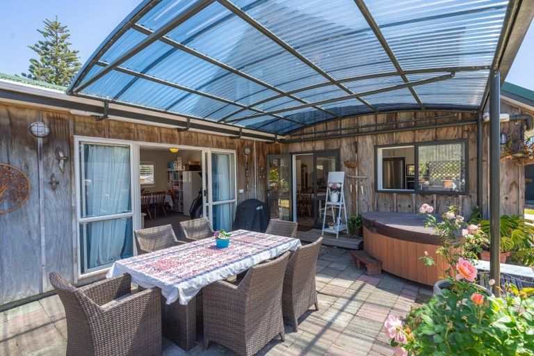 Photo of property in 19 Dixie Street, Te Horo Beach, Otaki, 5581