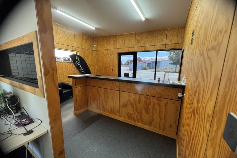 Photo of property in 379 Broadway, Stratford, 4332