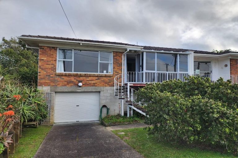 Photo of property in 8 Hillary Heights Avenue, Glendene, Auckland, 0602