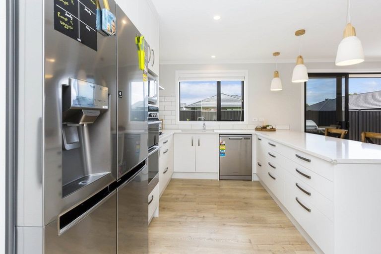 Photo of property in 27 Salisbury Crescent, Wallaceville, Upper Hutt, 5018