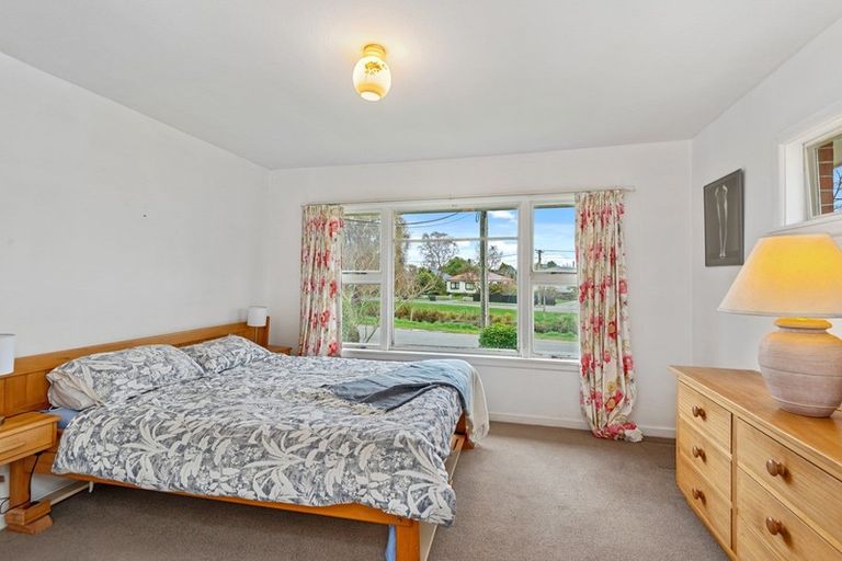 Photo of property in 231 Fifield Terrace, Opawa, Christchurch, 8023
