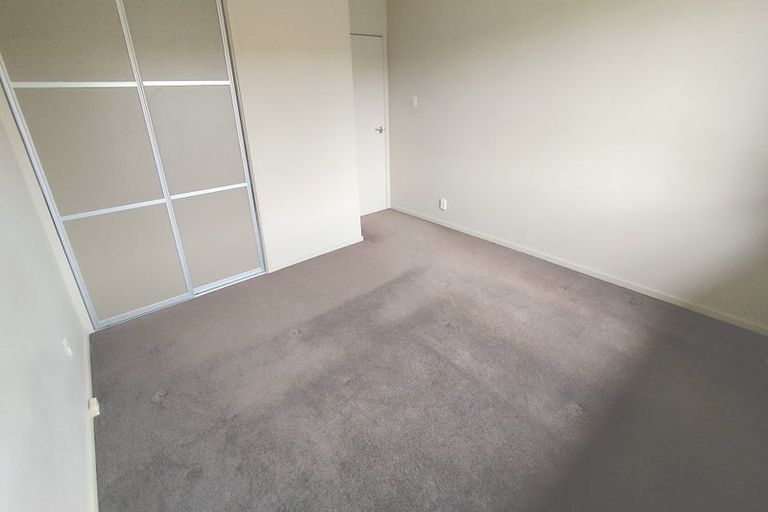 Photo of property in 29 Staincross Street, Green Bay, Auckland, 0604