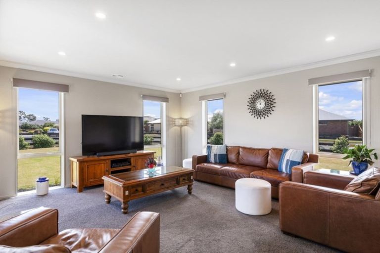 Photo of property in 2 Binyon Place, Rolleston, 7614