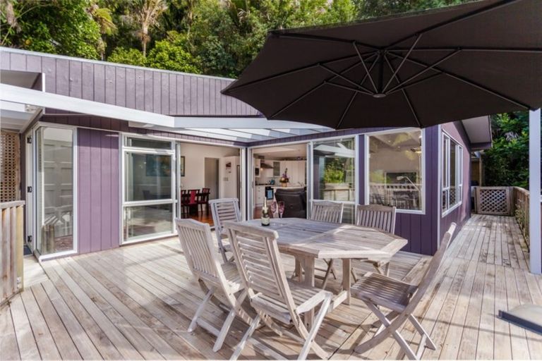 Photo of property in 46 Wood Bay Road, Titirangi, Auckland, 0604