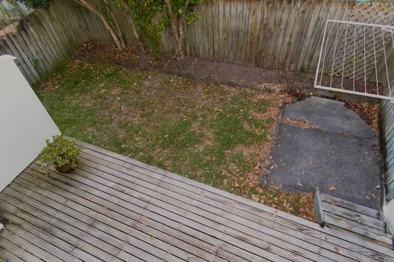 Photo of property in 5/5 Kilham Avenue, Northcote, Auckland, 0627