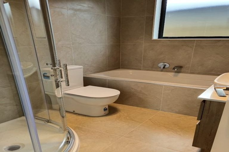 Photo of property in 1 Castlepoint Avenue, Takanini, 2110