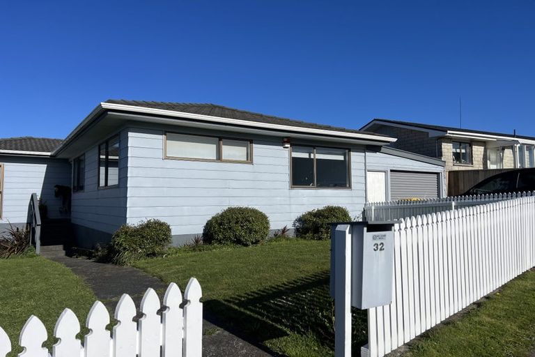 Photo of property in 32 Wisteria Grove, Maungaraki, Lower Hutt, 5010