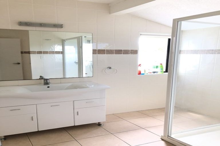 Photo of property in 947 East Coast Road, Torbay, Auckland, 0630