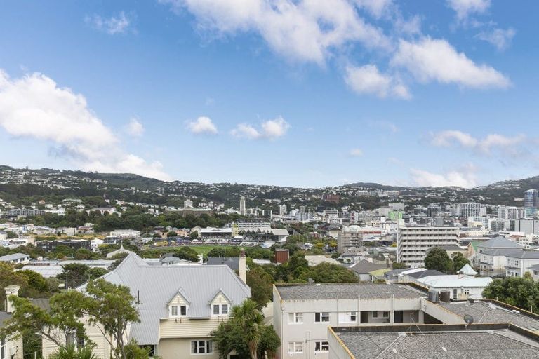 Photo of property in Landscape Apartments, 123-125 Austin Street, Mount Victoria, Wellington, 6011