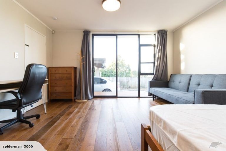 Photo of property in 51 Highland Park Drive, Highland Park, Auckland, 2010