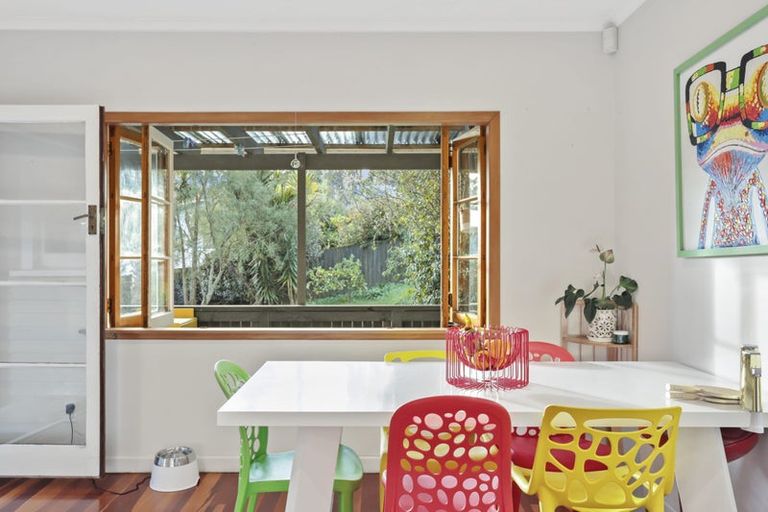 Photo of property in 43 Atkinson Road, Titirangi, Auckland, 0604