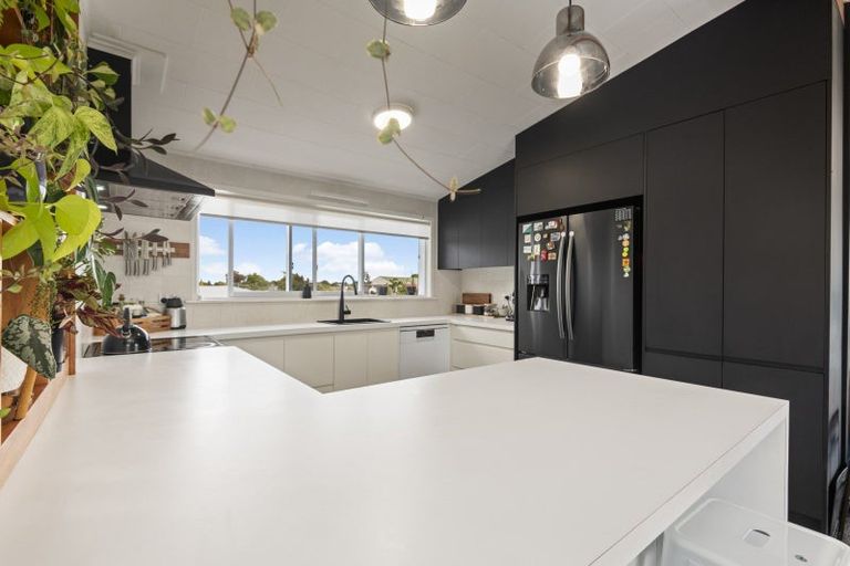 Photo of property in 28 Hammond Street, Marton, 4710