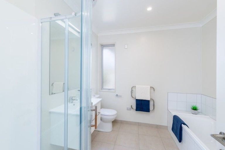 Photo of property in 72 Sunstone Crescent, Timberlea, Upper Hutt, 5018