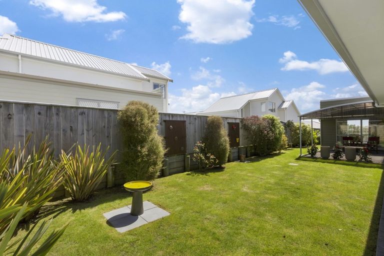 Photo of property in 6 Grace Cove, Aotea, Porirua, 5024