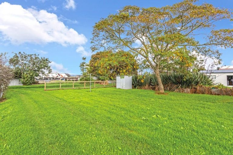 Photo of property in 97 Orchard West Road, Ngatea, 3503