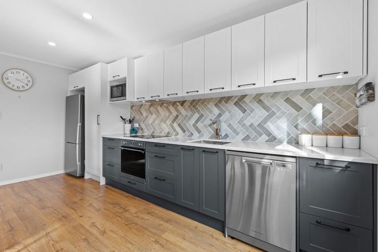 Photo of property in 14 Oldham Place, Browns Bay, Auckland, 0630