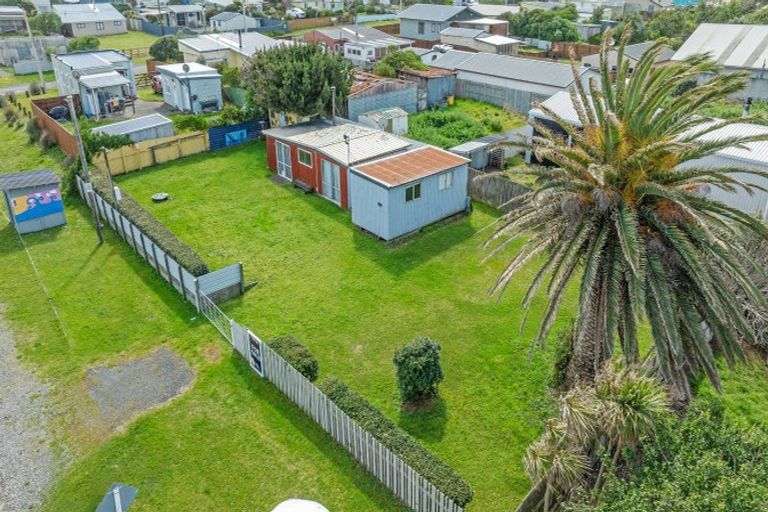 Photo of property in 25 Himatangi Street, Himatangi Beach, Foxton, 4891