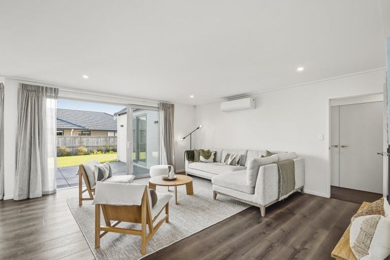 Photo of property in 1 Kaurinui Crescent, One Tree Point, 0118