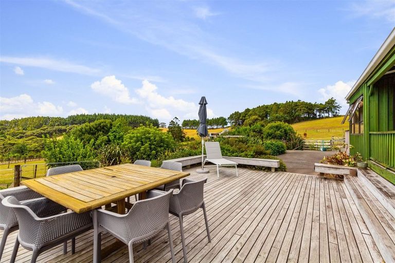 Photo of property in 321 Muriwai Valley Road, Muriwai, Waimauku, 0881