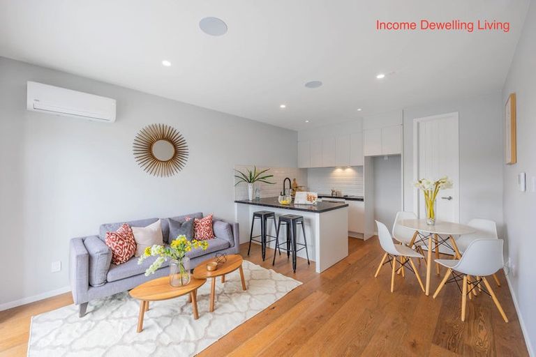 Photo of property in 14 Madden Avenue, Kumeu, 0810