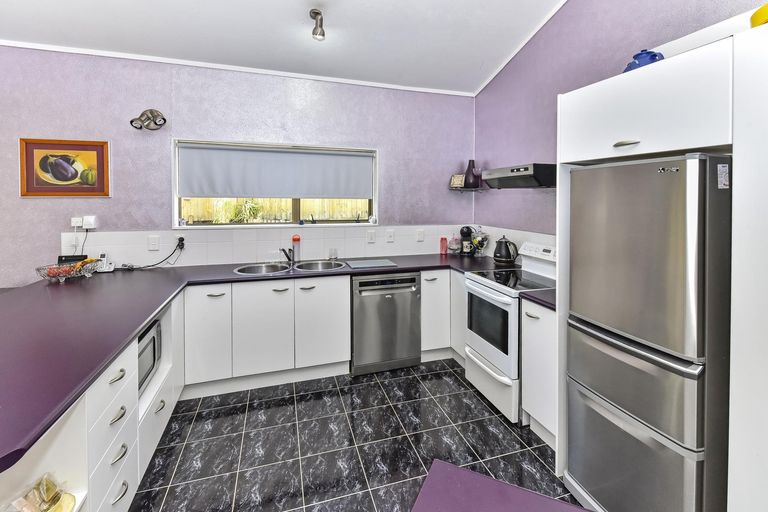 Photo of property in 17 Gleneagles Grove, Wattle Downs, Auckland, 2103