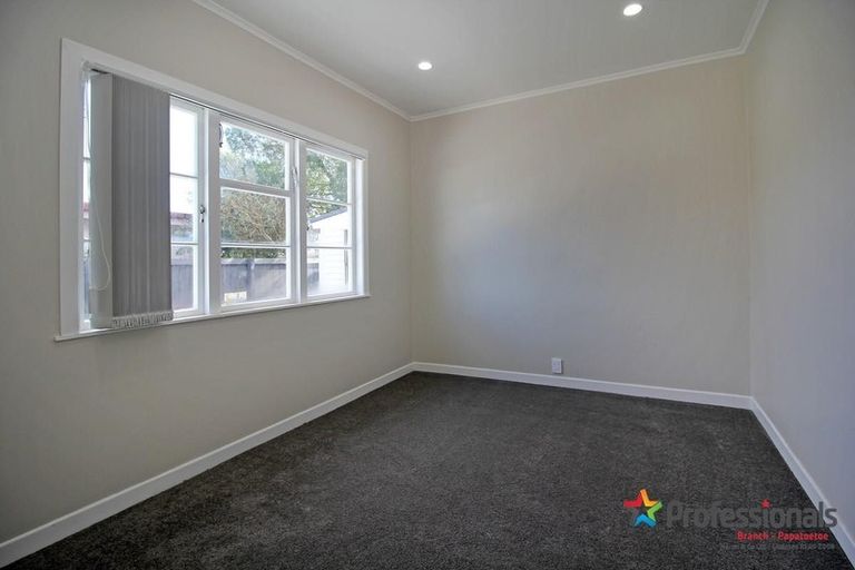 Photo of property in 27 Vine Street, Mangere East, Auckland, 2024