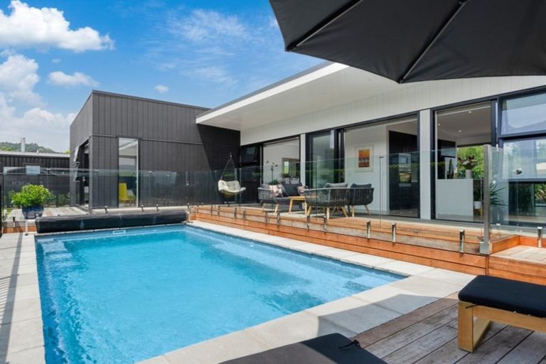 Photo of property in 16 Awanui Crescent, Matakana, 0985