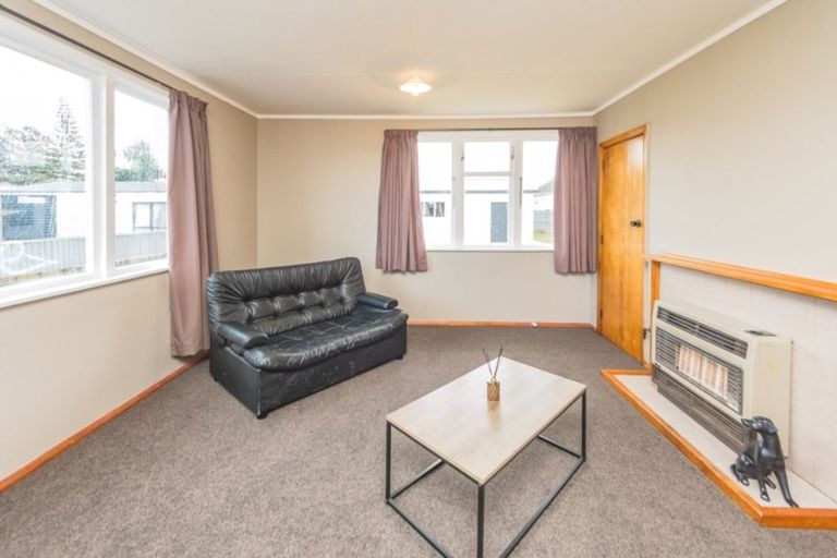 Photo of property in 35 Matipo Street, Castlecliff, Whanganui, 4501