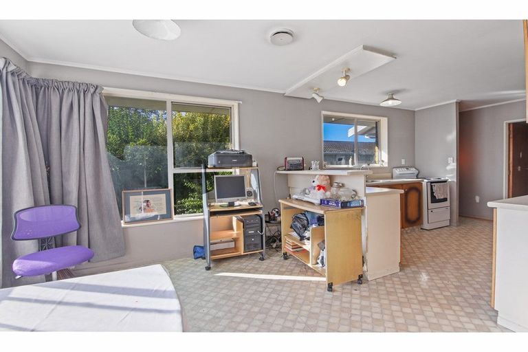 Photo of property in 72 Denise Crescent, Hornby, Christchurch, 8042