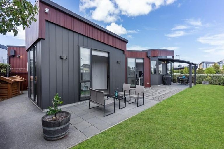 Photo of property in 1 Gallantry Crescent, Papakura, 2110