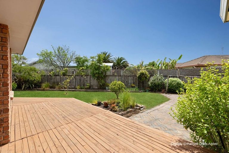 Photo of property in 18 Liddesdale Place, Papakura, 2110