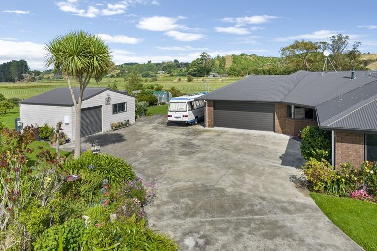 Photo of property in 40 Bell Road West, Halcombe, Feilding, 4777