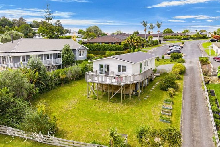 Photo of property in 15 Ash Grove, Maungaturoto, 0520