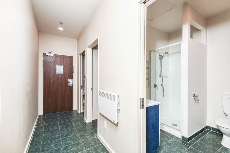 Photo of property in Atrium Towers, 8j/154 The Terrace, Wellington Central, Wellington, 6011